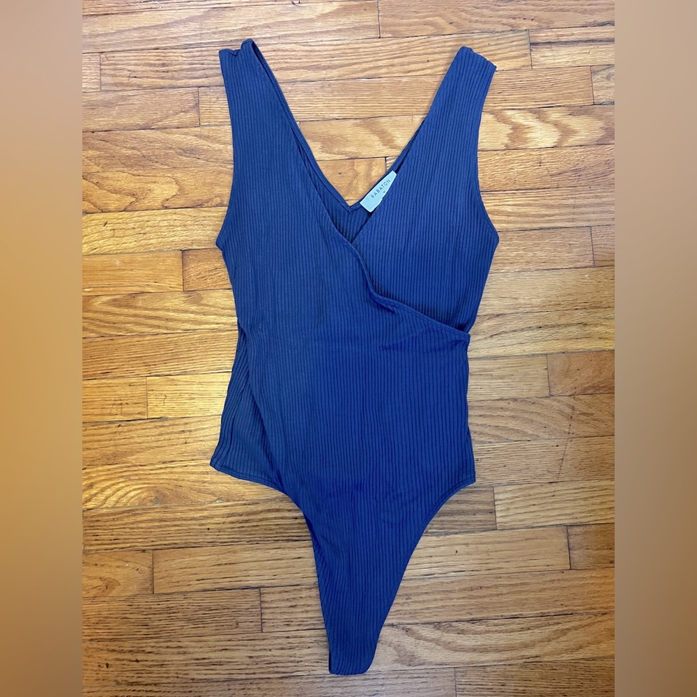 Babaton V-Neck Body Suit - M